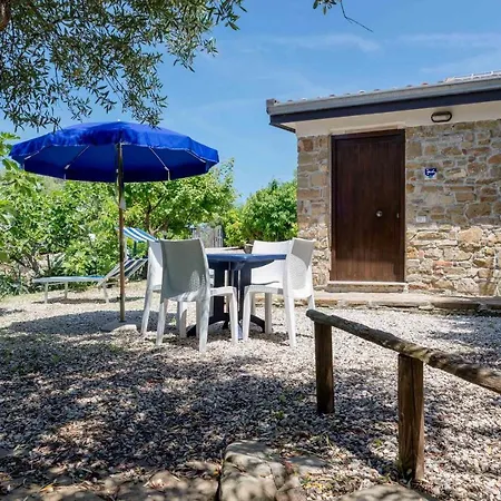 La Mandrolla - Overlooking Trentova Bay *